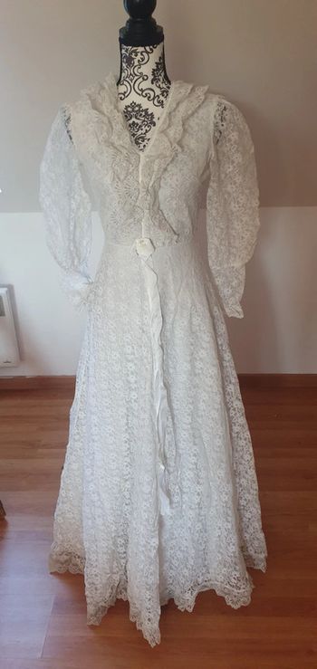 Robe de mariée vintage manches longues col v