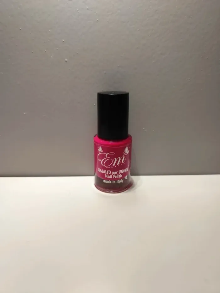 Vernis à ongles rose fushia - EM Cosmetics - photo numéro 1