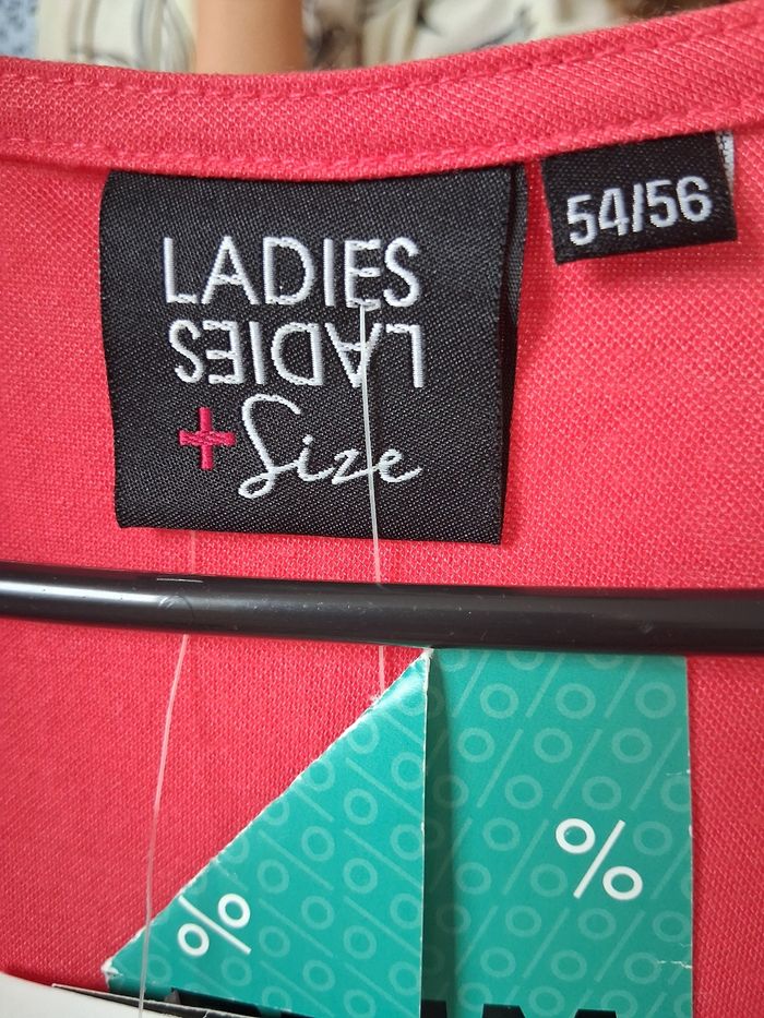 T-shirt femme taille 54/56 - photo numéro 3