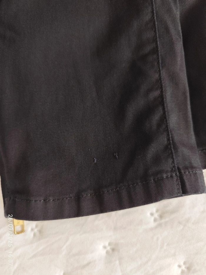 Pantalón negro básico estrecho con cremallera en bajo de Yessica - photo numéro 3