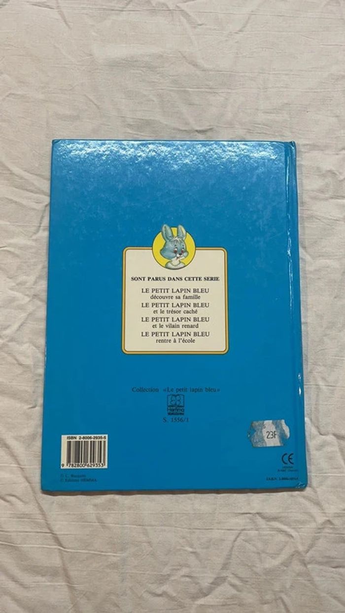 🤩 Le petit lapin bleu découvre sa famille - photo numéro 3