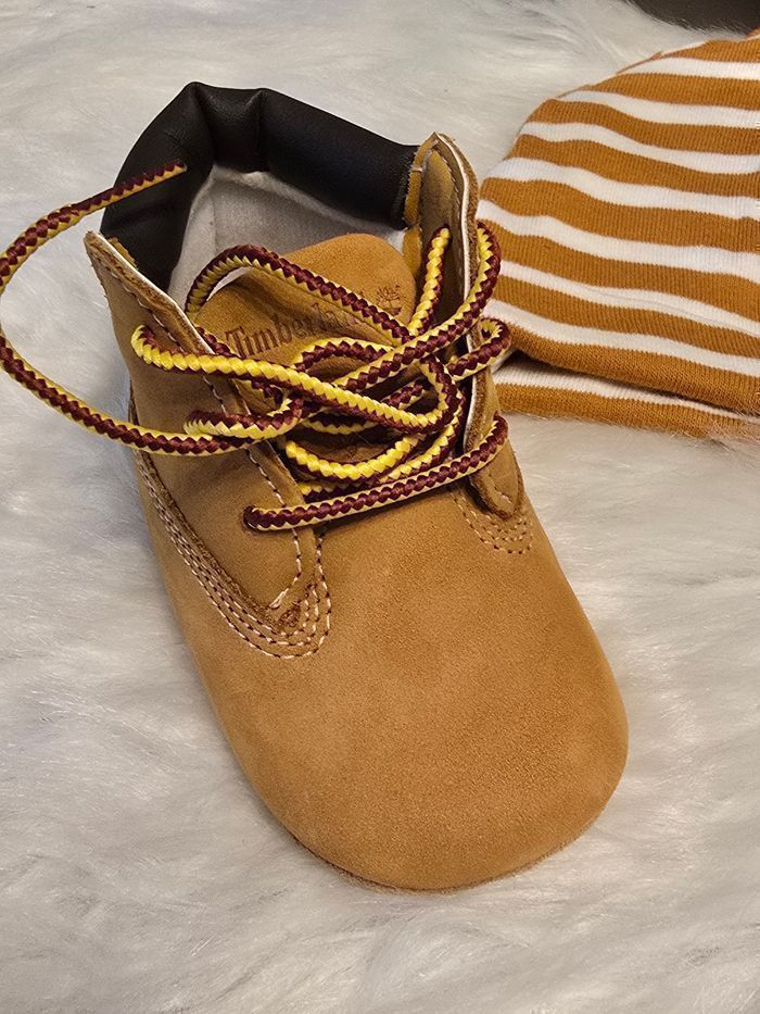 NEUFS! 🏷🤩🥰 SUBLIME ensemble chaussures pointure 17 et bonnet TIMBERLAND unisex !🤎😍🤩⚘️ - photo numéro 3