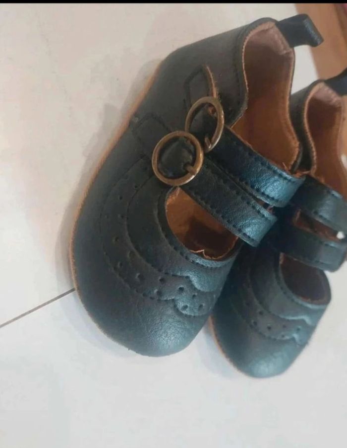 Chaussures  bébé souples  habillées  T  3mois - photo numéro 3