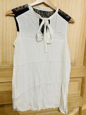 Blouse longue sans manches avec dentelle au dos Naf-Naf taille S