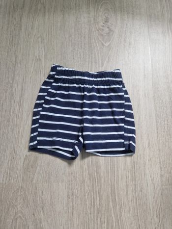 short à rayures blanches