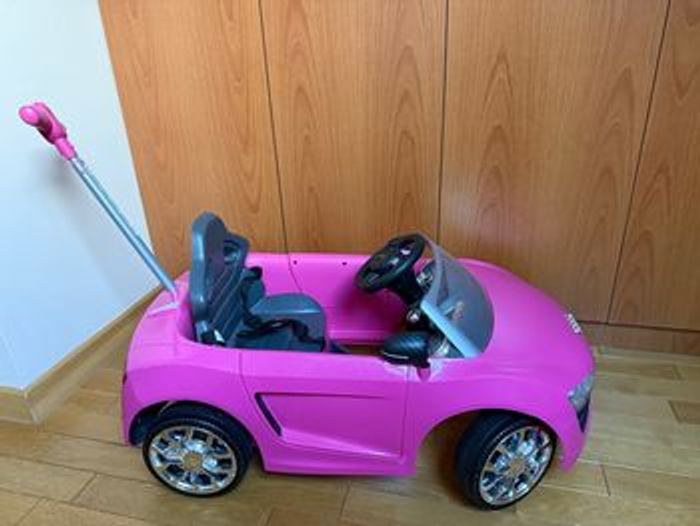 Voiture Audi rose - photo numéro 3