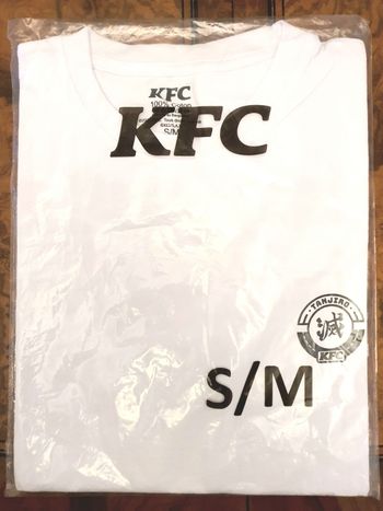 Neuf et Scellé T shirt ultra  rare   taille S/M demon slayer tanjiro x Kfc édition interdit par Kfc