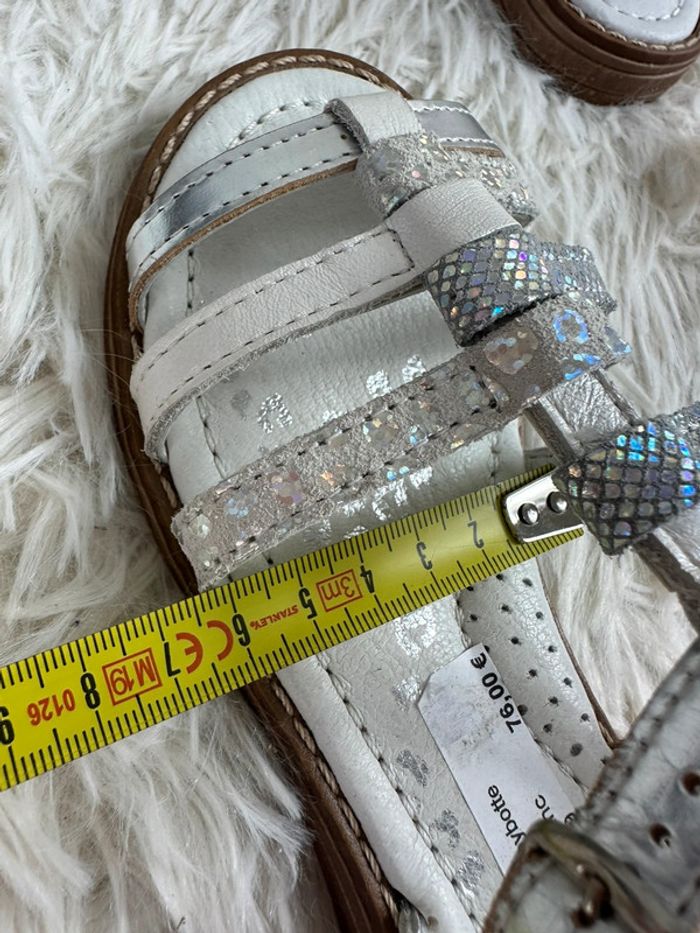 Paire de sandales argentés et blanches Babybotte taille 28 - photo numéro 8