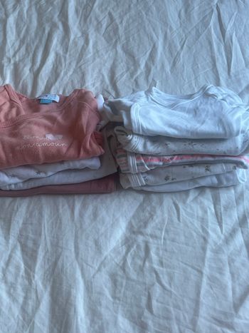 Lot de vêtements bébé fille 1 mois et 3mois