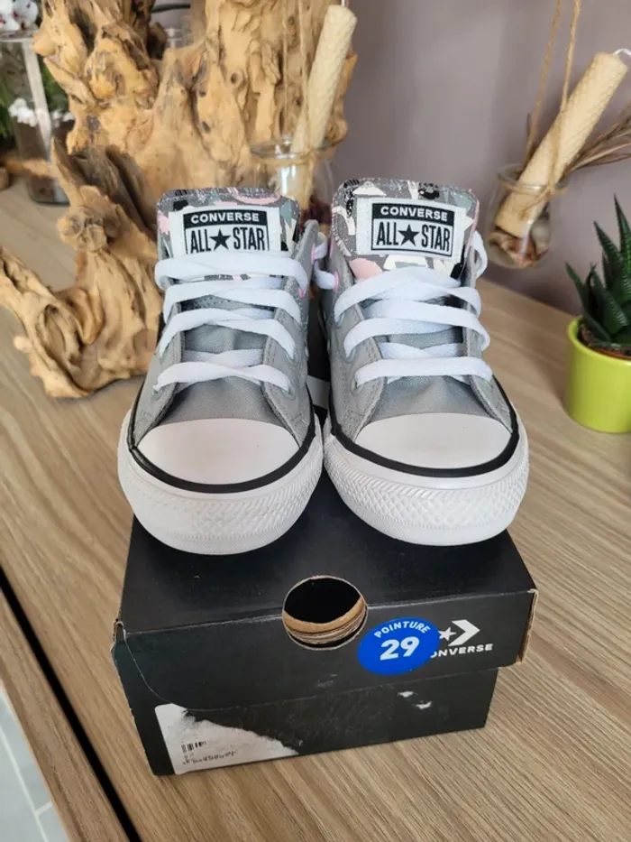 Converse pointure 29 neuves. - photo numéro 2