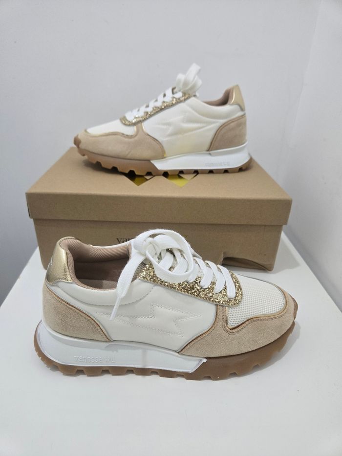 Basket Vanessa WU taille 36 neuves authentiques modele paola blanc beige doré