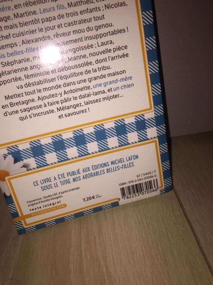 Livre 📕 En voiture Simone le livre de poche 3euros - photo numéro 4