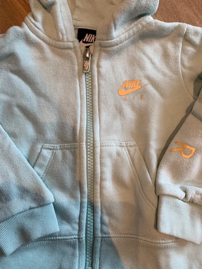 Ensemble survêtement Nike taille 18 mois - photo numéro 4