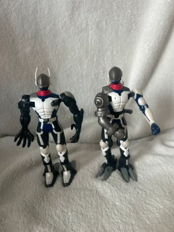 Lot 2 figurines Digimon Bandai 2001 – Cyberdramon & Justimon – vintage / pour pièces