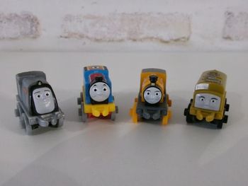 Lot de mini Locomotives Thomas et ses amis (19)