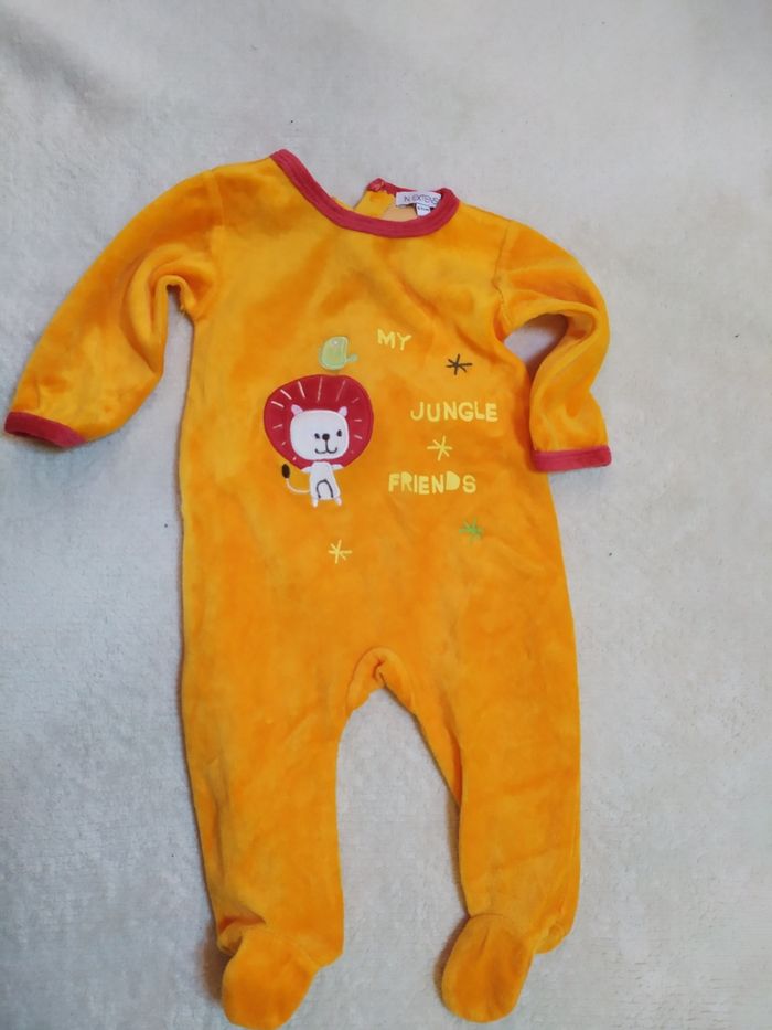 Pyjama lion đŠ 6 mois