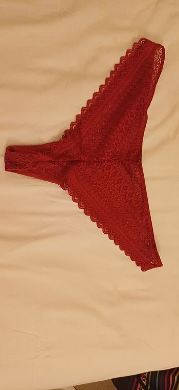 Tanga rouge dentelle