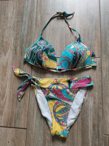 Maillot de bain 2 pièces Pain de sucre 90b pour le haut et 38 pour le bas multicolore