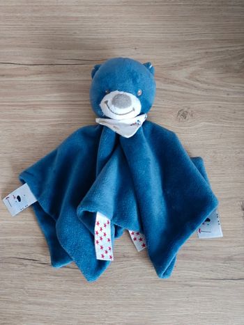 Doudou ours bleu marine mes petits amis du cirque