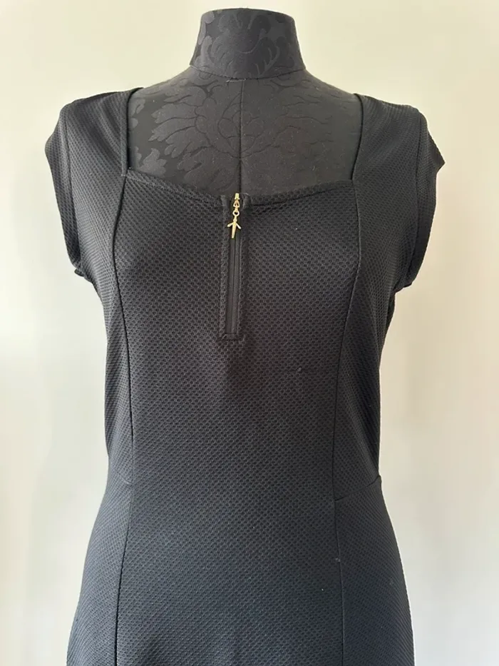 Robe noire cintrée Mosquitos - photo numéro 6