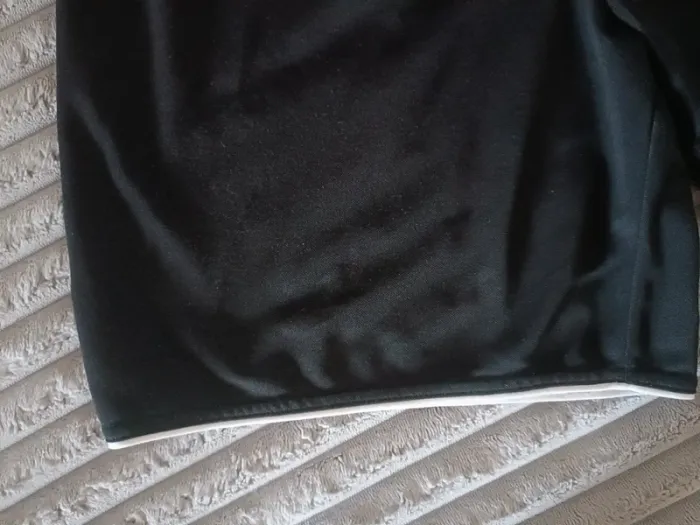 Short adidas taille m - photo numéro 3