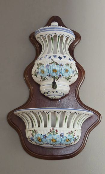 Fontaine décorative blanche et bleu