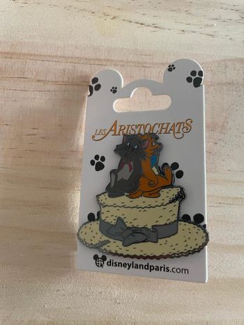 Pin's Disney Les Aristochats - Berlioz et Toulouse sur chapeau