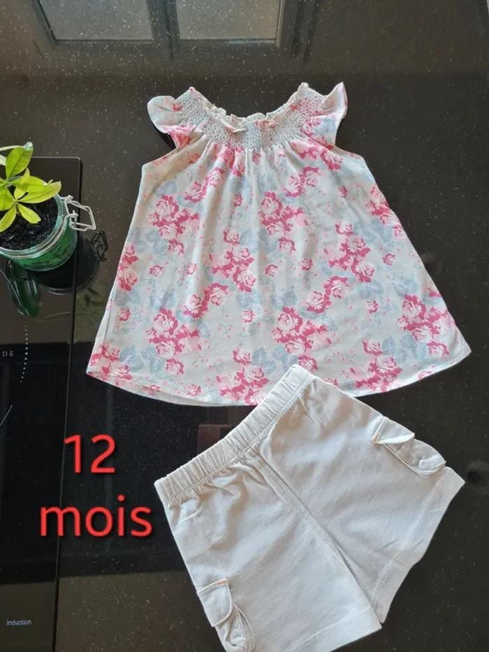 ● 12 mois ● Ensemble Short / Tee-shirt Neuf