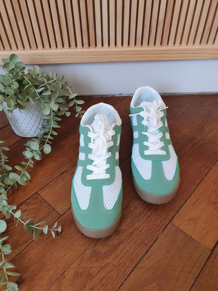Baskets Tunis vert d'eau et blanc Pointure 40 - photo numéro 5