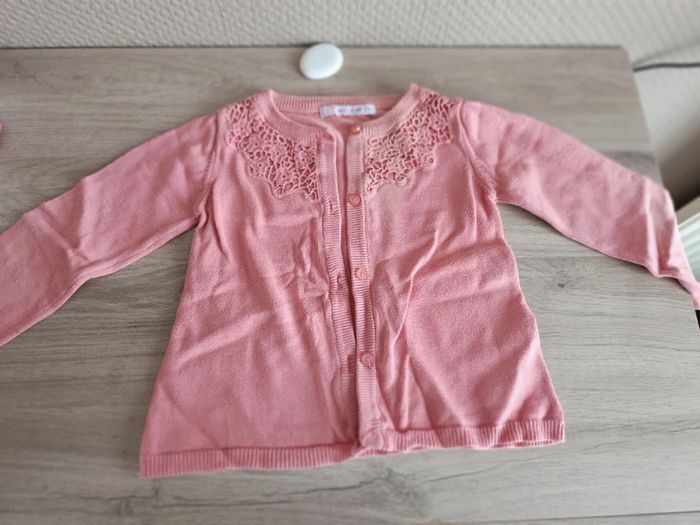 Gilet bicolore 4 ans très bon état - photo numéro 2