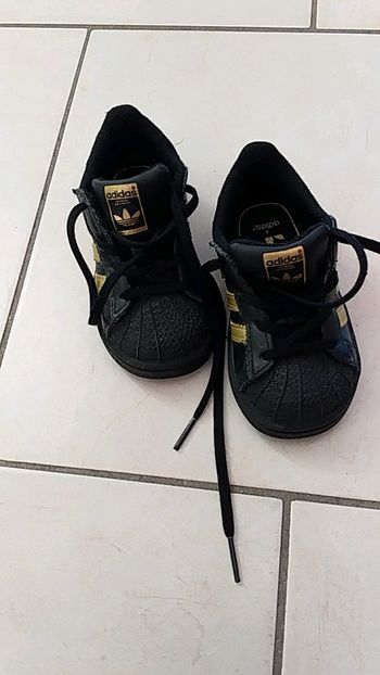 Basket adidas taille 22