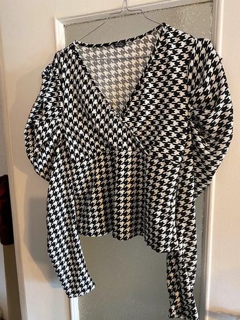 Haut cache coeur pied de poule noir et blanc manche gigot 44