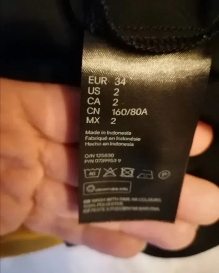 Blouse H&M (noir), XS / 34 / 6 - photo numéro 2