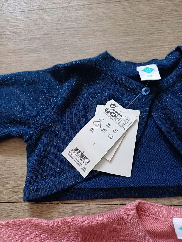 Lot de 2 gilets neuf 12 mois - photo numéro 4