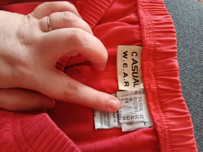 Short rouge taille 42 - photo numéro 2