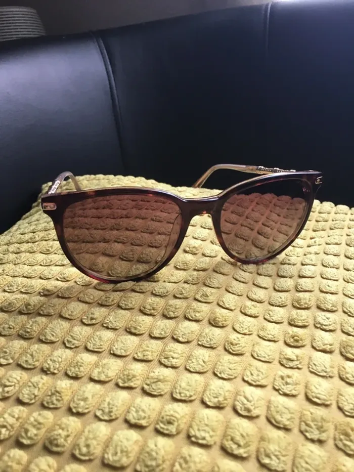Lunette de soleil verres polarisants Mauboussin avec citation sur l’amour gravée