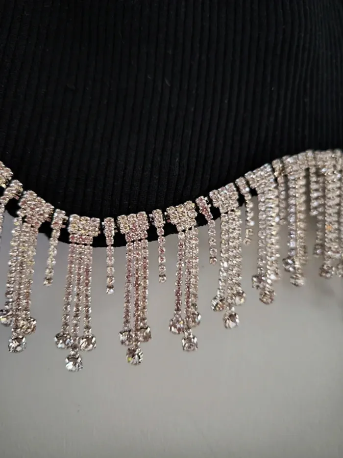 Top noir ZARA – Taille M/L – Collection spéciale
Neuf - photo numéro 2