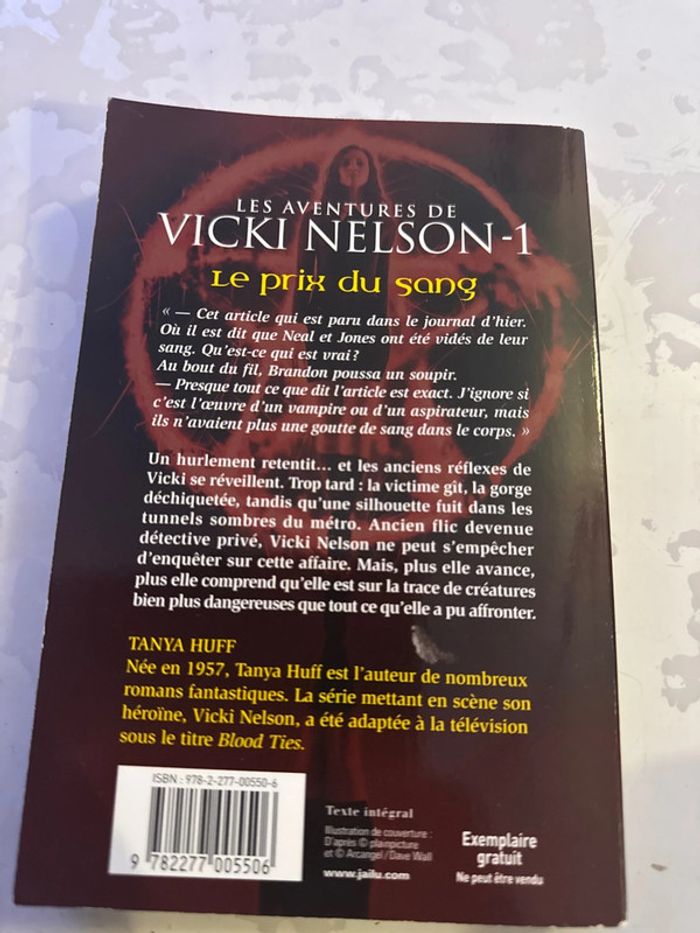 Livre le prix du sang - tanya Huff - les aventures de vicki nelson-1 - photo numéro 6