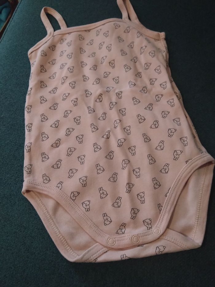 Body à bretelles, petits lapins,