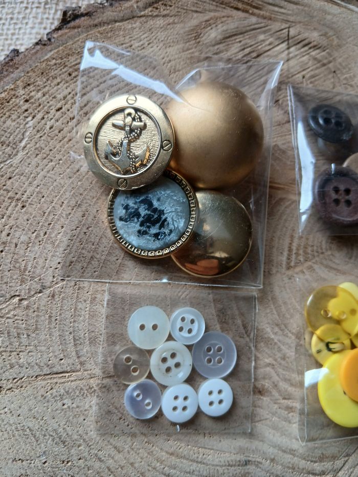 Lot de 4 sachets de boutons - photo numéro 2