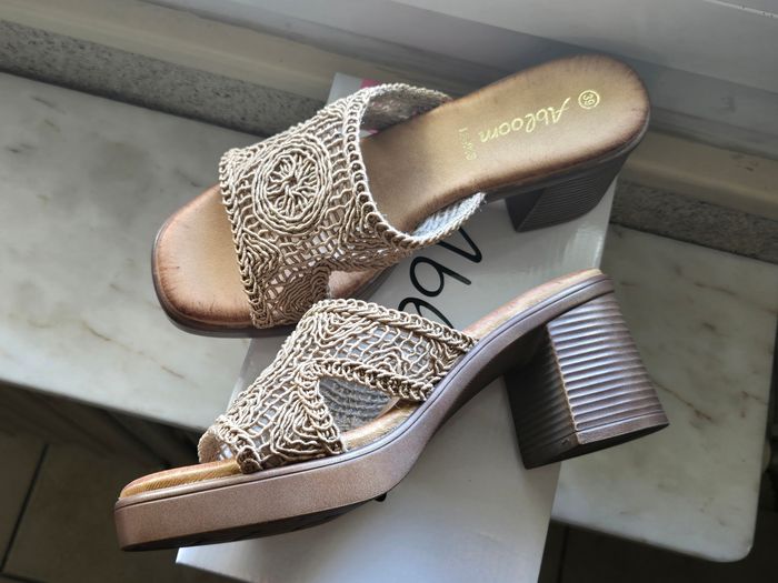 Mules ajourées camel P39 neuves (Abloom)