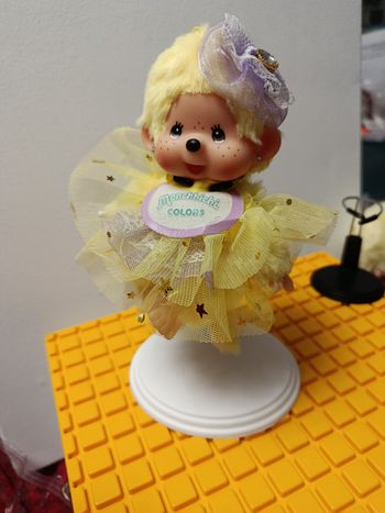 Monchhichi kiki colors jaune avec robe 