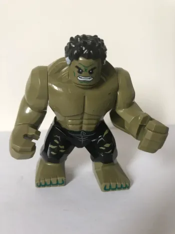 Figurine type lego Hulk. Marvel
