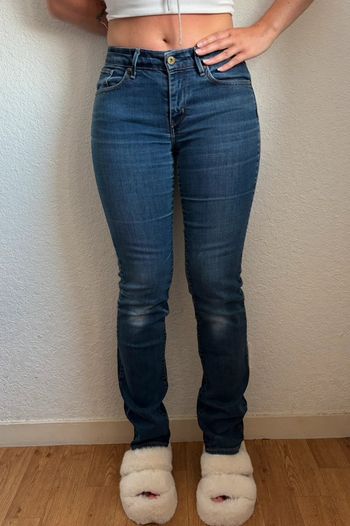 Jean levi’s bleu mi taille haute coupe slim straight droit demi curve taille S/36 L34 femme