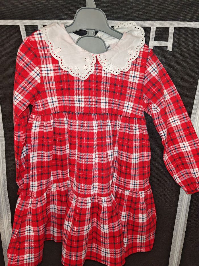 Lot 2 robes sans marque taille 23 mois neuf - photo numéro 2