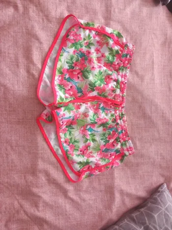 Short calzedonia taille s fleuri