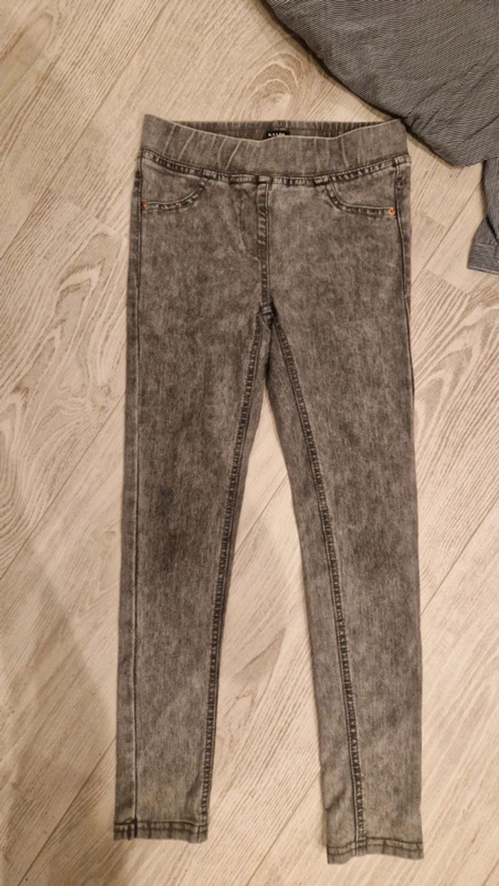 Ensemble chemisier à rayures Tape à l'oeil et jegging gris délavé kiabi 🌚 8 ans - photo numéro 4