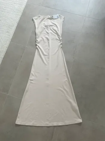 Robe mi longue à fronce