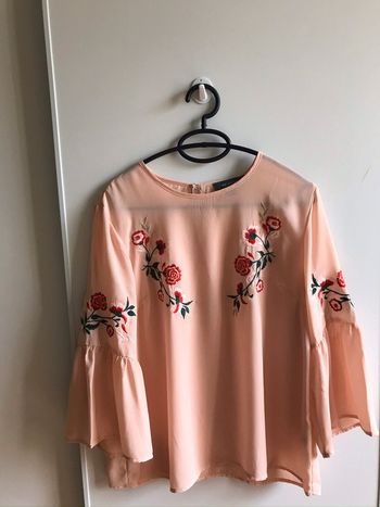 blouse rose à fleurs