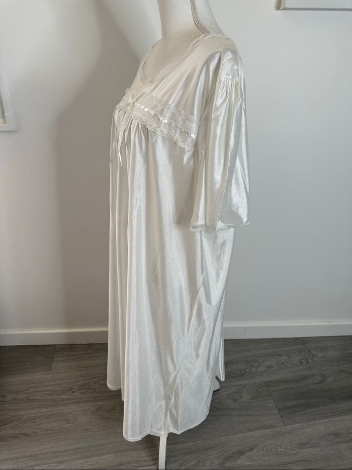 Nuisette chemise de nuit blanche satinée broderies dentelle Vintage T54 7XL - photo numéro 4